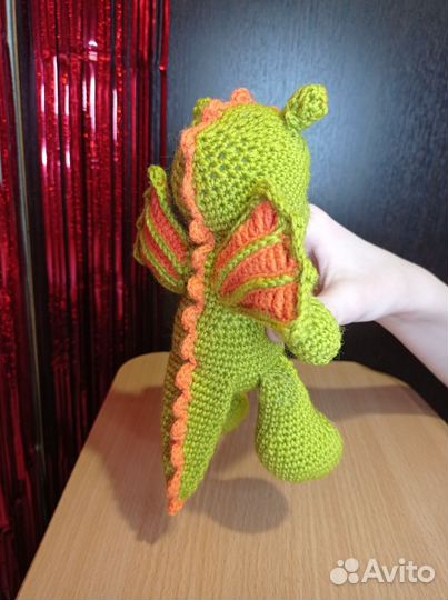 Вязаный дракошка