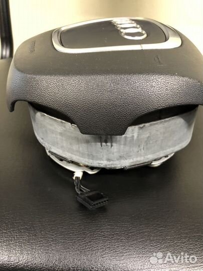 Airbag в руль Audi 4E0880201BM