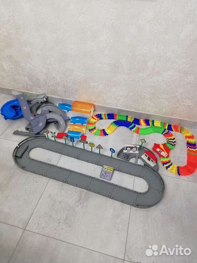 Гибкий трек +Дорога со Знаками Дорожного Движения