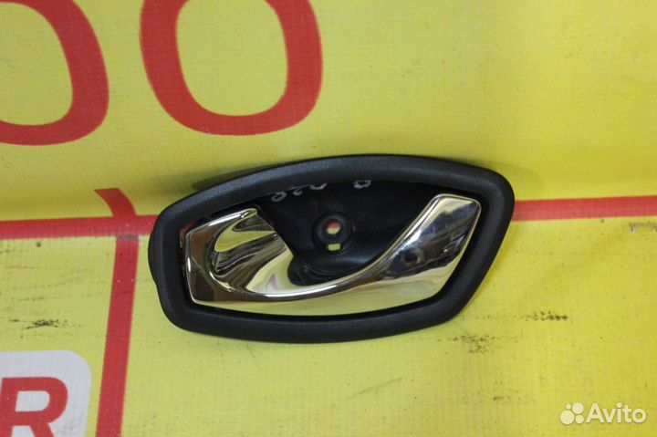 Renault Megane III - Ручка двери левая