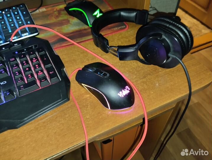 Игровая клавиатура и мышь