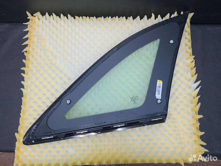 Стекло боковое заднее левое mercedes GLC w253