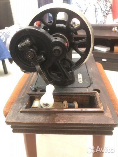 Машинка швейная немецкая (более 100 лет ей)