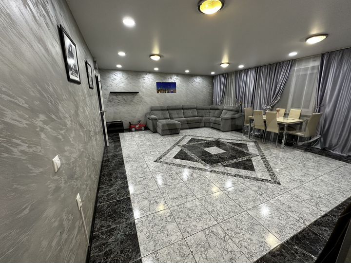 2-к. квартира, 57 м², 1/4 эт.