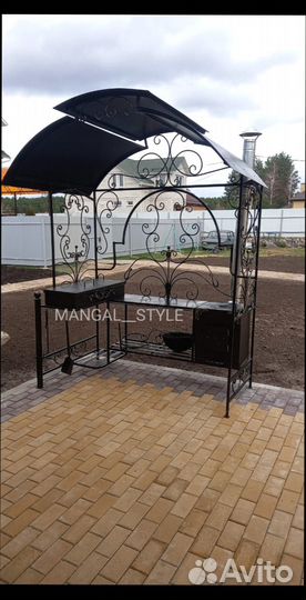 Мангал с крышей
