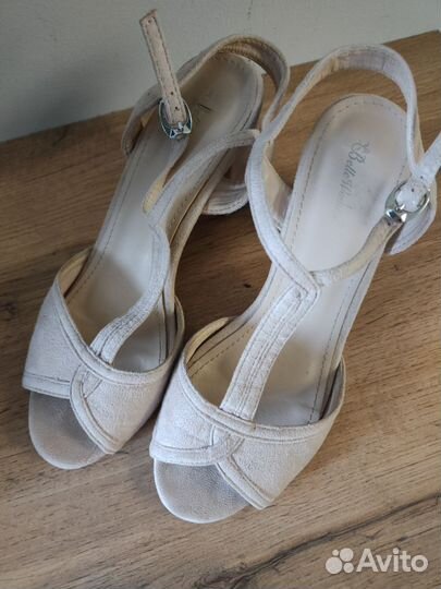 Босоножки 37