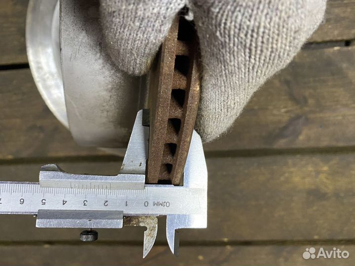 Диски тормозные заднии