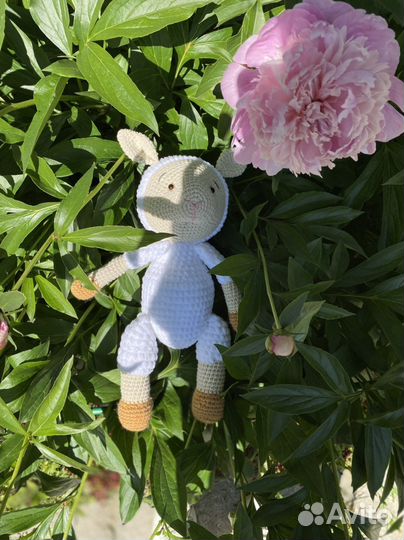 Игрушка вязаная овечка