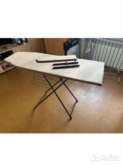 Гладильная доска с розеткой