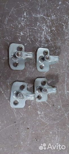 Ответная часть замка двери багажника Cadillac SRX