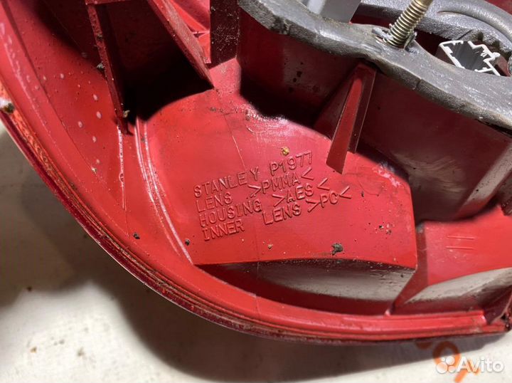 Фонарь задний правый внешний Mazda Demio DY3W