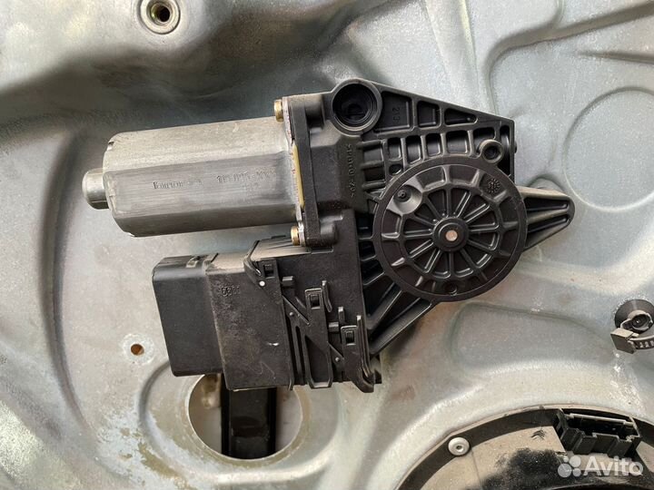 Стеклоподъемник задний Volkswagen Passat B5