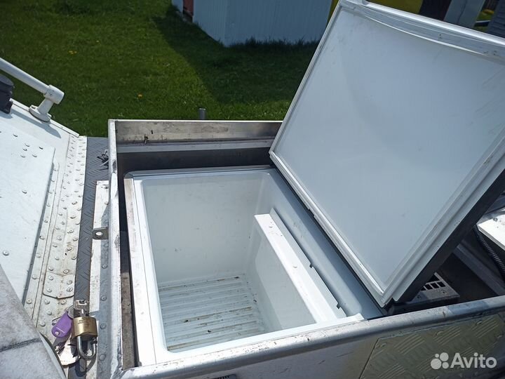 Плоскодонная алюмин экспедиционная лодка с каютой