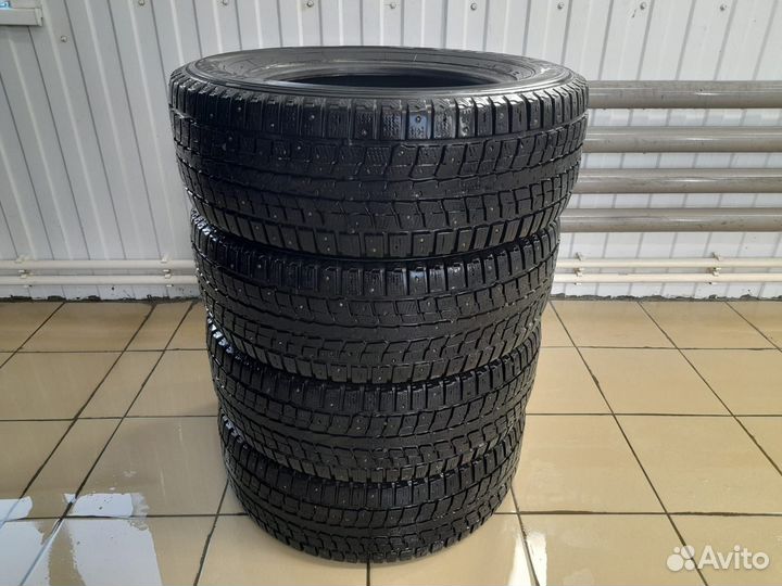 Dunlop SP Winter Ice 01 215/65 R16 102T