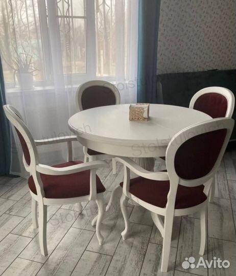 Стол и стулья