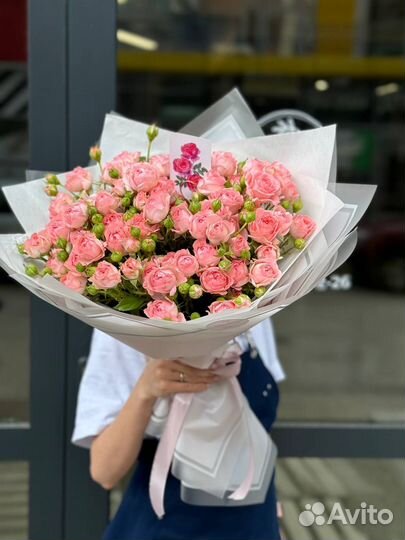 Букет цветов из кустовых роз / розы 121 51 31