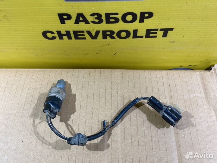 Датчик заднего хода Шевроле aveo 1.2