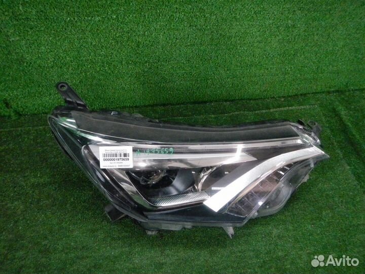 Фара правая Toyota RAV4