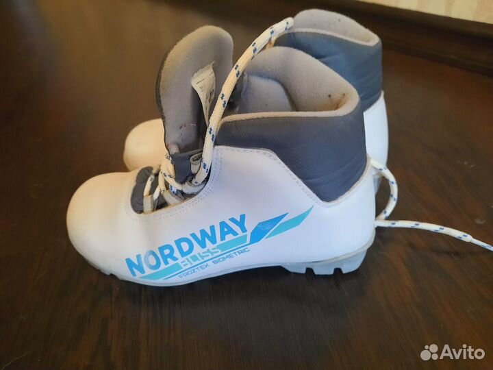 Лыжные ботинки 32