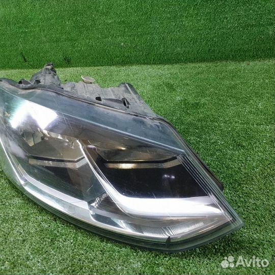 Фара правая Фольксваген Поло седан 5 (2015-2020)