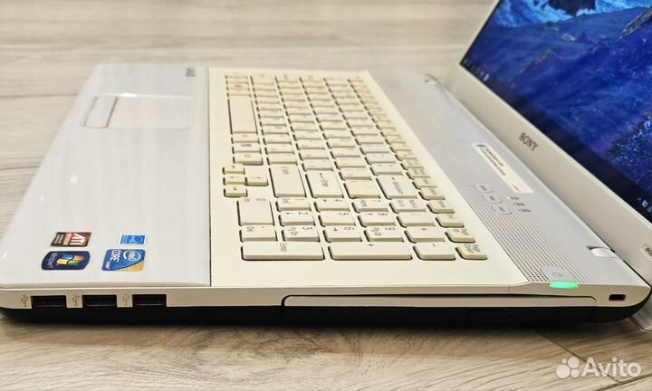 Ноутбук Sony vaio vpcec2M1R