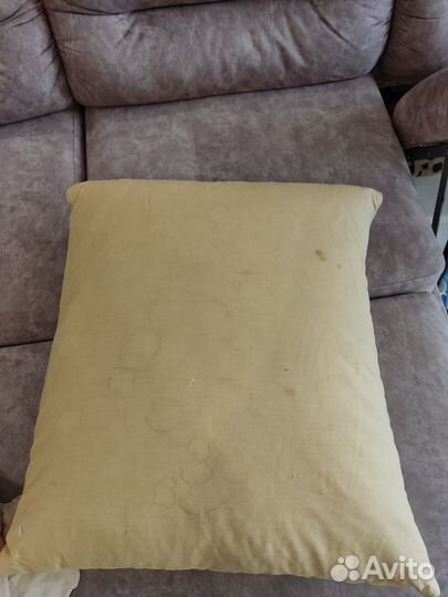 Продам перьевую подушку 70х60 бу