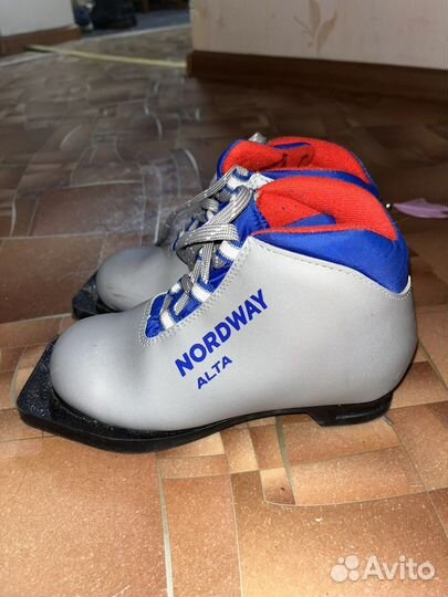 Лыжные ботинки