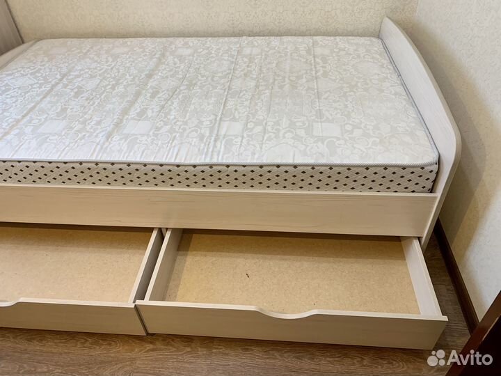 Кровать IKEA с матрасом