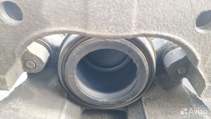 Суппорт передний Мазда 3 бк BK 1.6