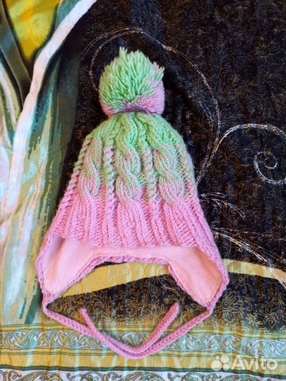 Шапка зимняя на 2-3 г ручной вязки