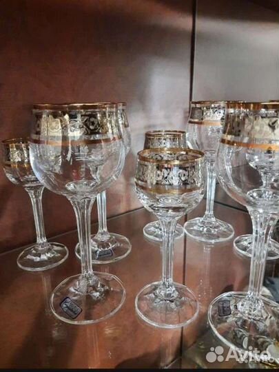 Набор бокалов и рюмок