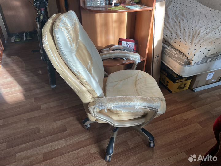 Кресло руководителя / офисное кресло