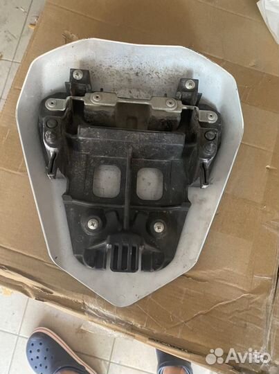 Заглушка на заднее сиденье R6