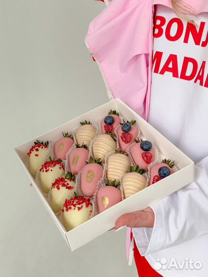 Клубника в шоколаде в подарочной коробке набор