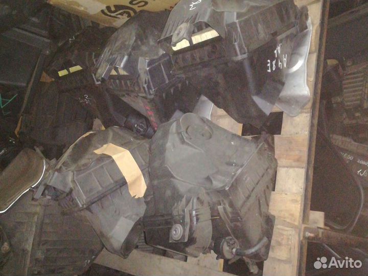 Корпус воздушного фильтра Audi A4