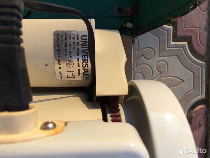 Швейная машинка с электроприводом