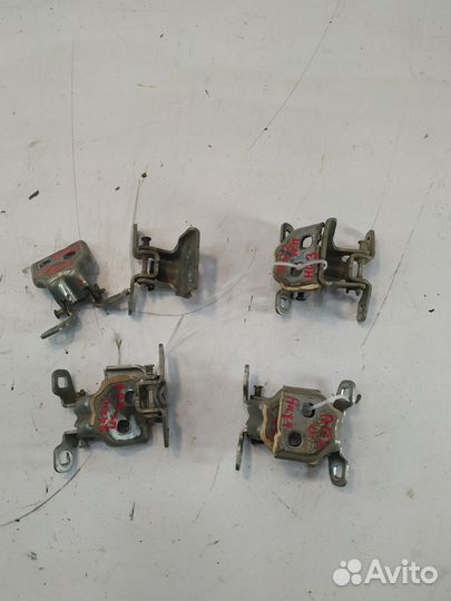 Renault duster Петли двери