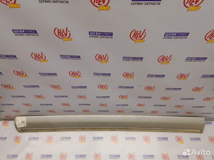 Молдинг передней двери правой Chevrolet Tahoe