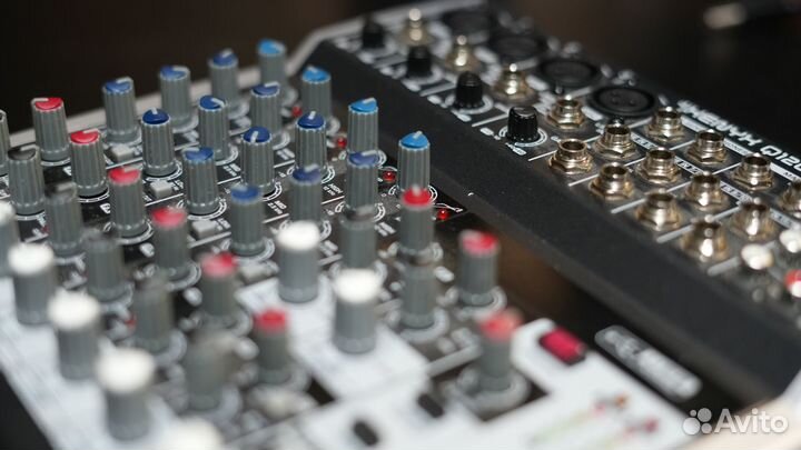 Микшерный пульт behringer Q1202USB