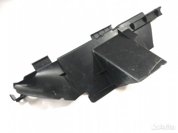 Дефлектор левый Volkswagen Touareg