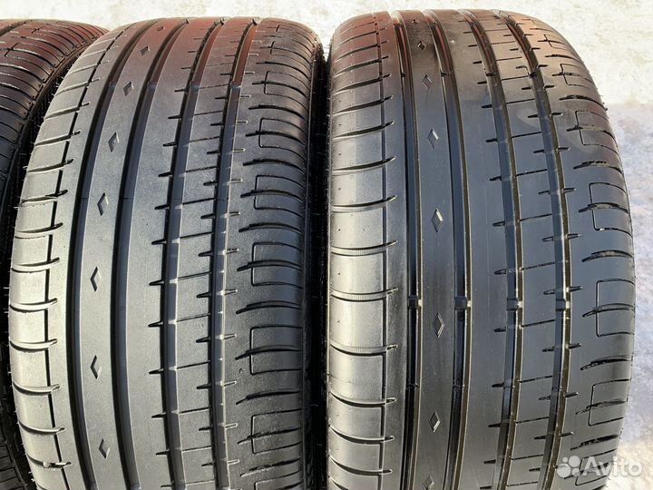 Accelera PHI-R 245/35 R20