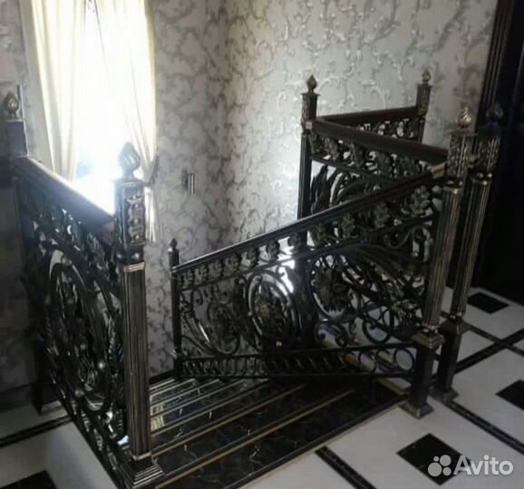 Металлические ограждения для лестниц балкона