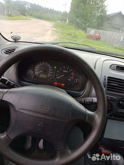 Mitsubishi Carisma, 1998