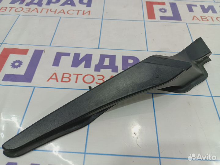 Накладка решетки стеклоочистителей левая Renault M