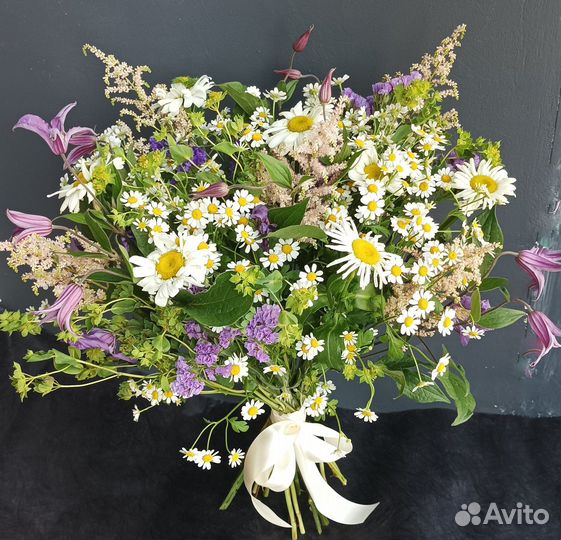 Букет из ромашек и полевых цветов Летние легкие