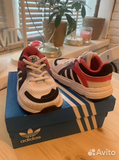 Кроссовки adidas