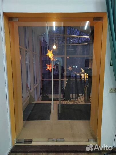 Распашные стеклянные двери