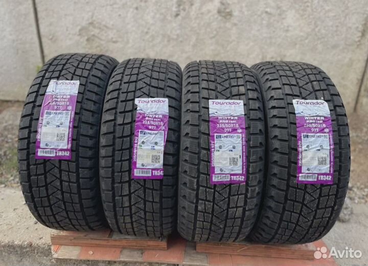 Tourador Winter Pro TSS1 235/50 R18 97T