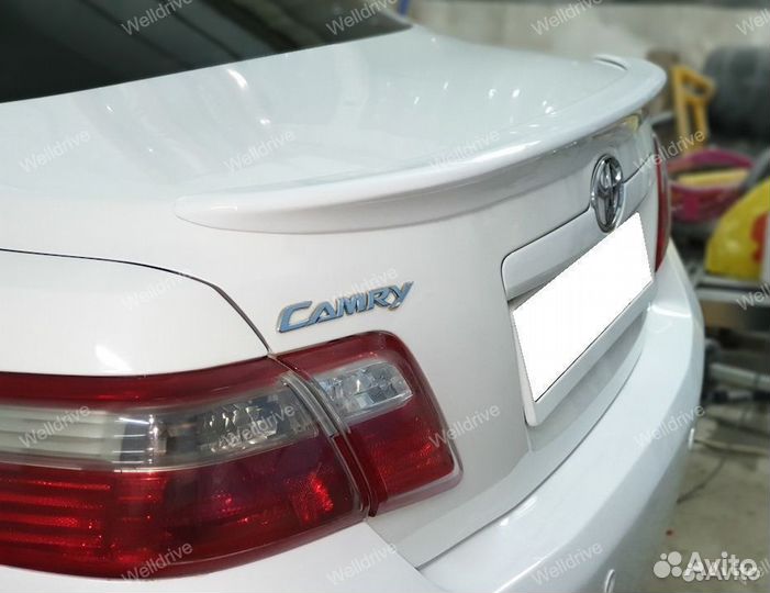 Спойлер Toyota Camry 40 белый