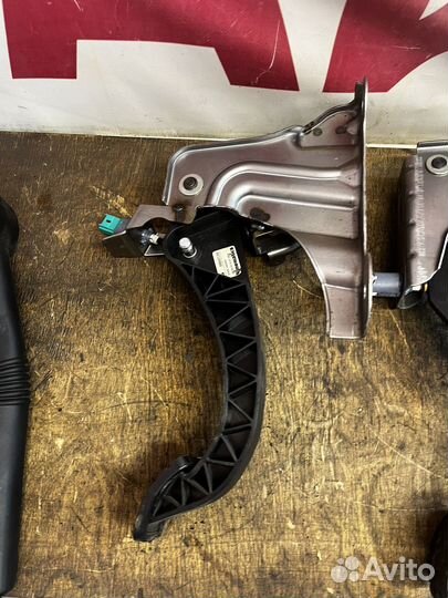 Лада веста педали